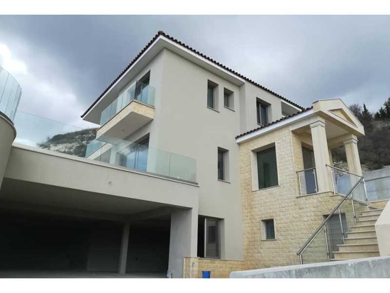 Unfurnished villa with lovely view