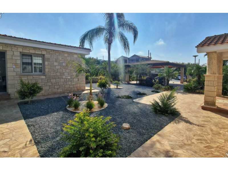 Luxury villa for long term rent