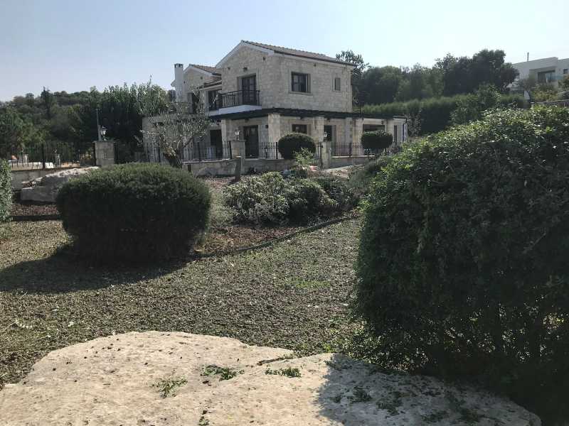 Luxury traditional house in Simou