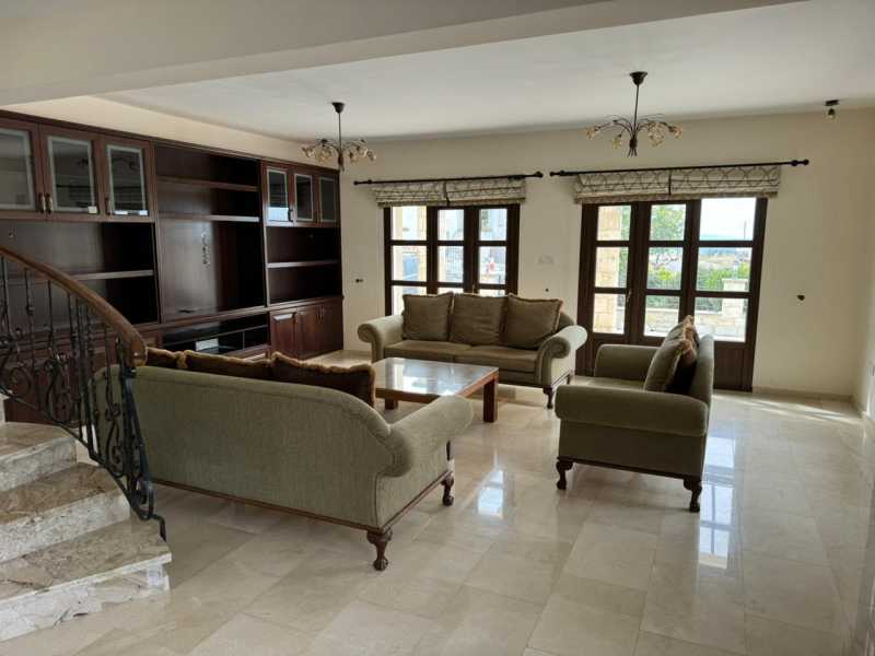 Luxury traditional house in Simou