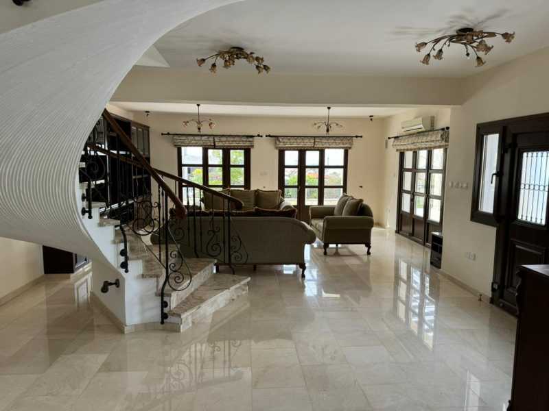 Luxury traditional house in Simou