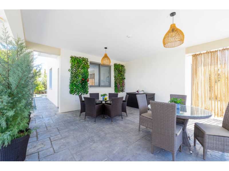 Luxury villa for long term rent