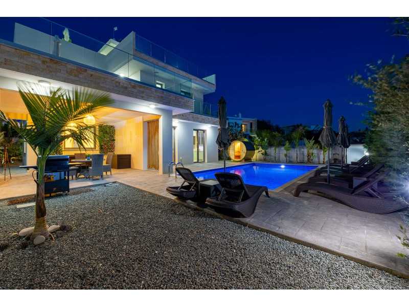 Luxury villa for long term rent