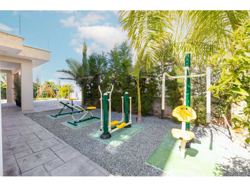 Luxury villa for long term rent
