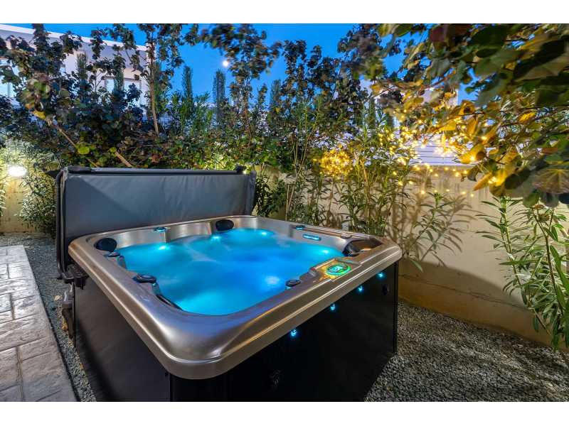 Luxury villa for long term rent