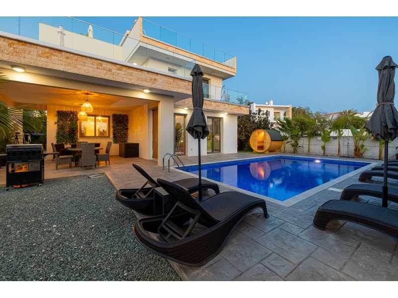 Luxury villa for long term rent