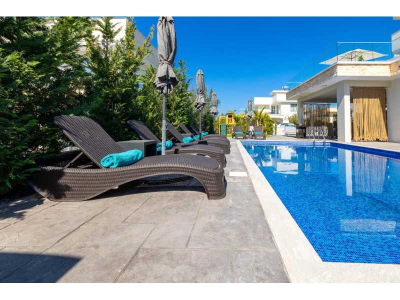 Luxury villa for long term rent