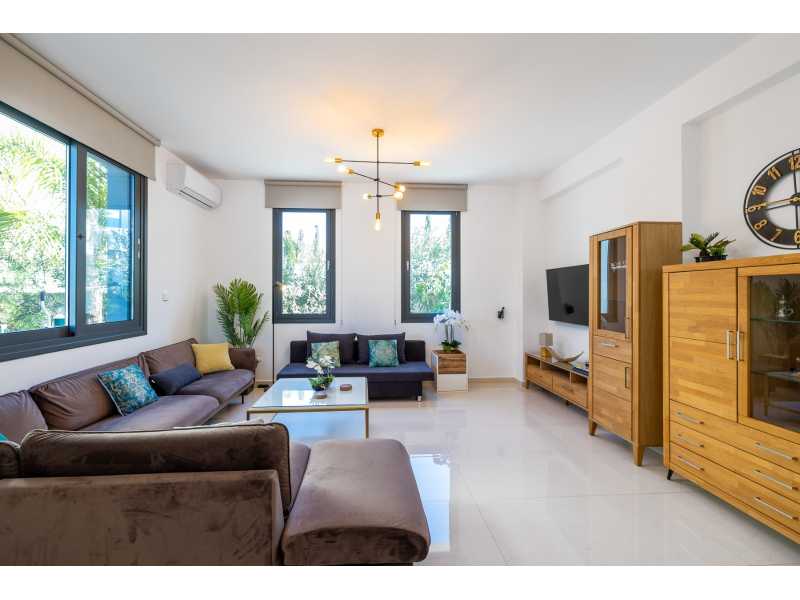 Luxury villa for long term rent