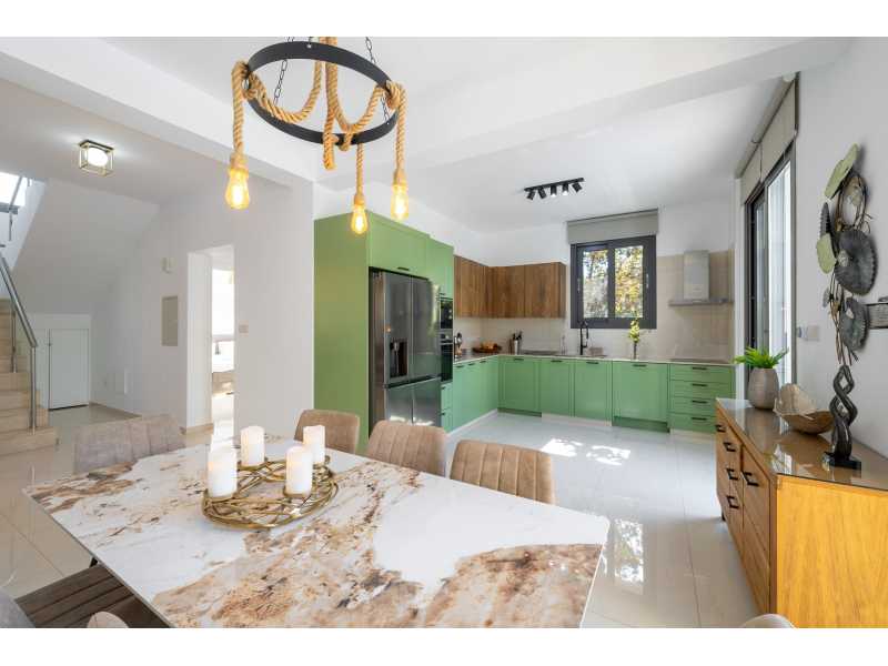 Luxury villa for long term rent