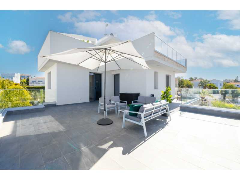 Luxury villa for long term rent