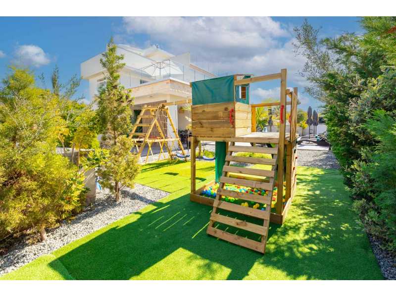 Luxury villa for long term rent