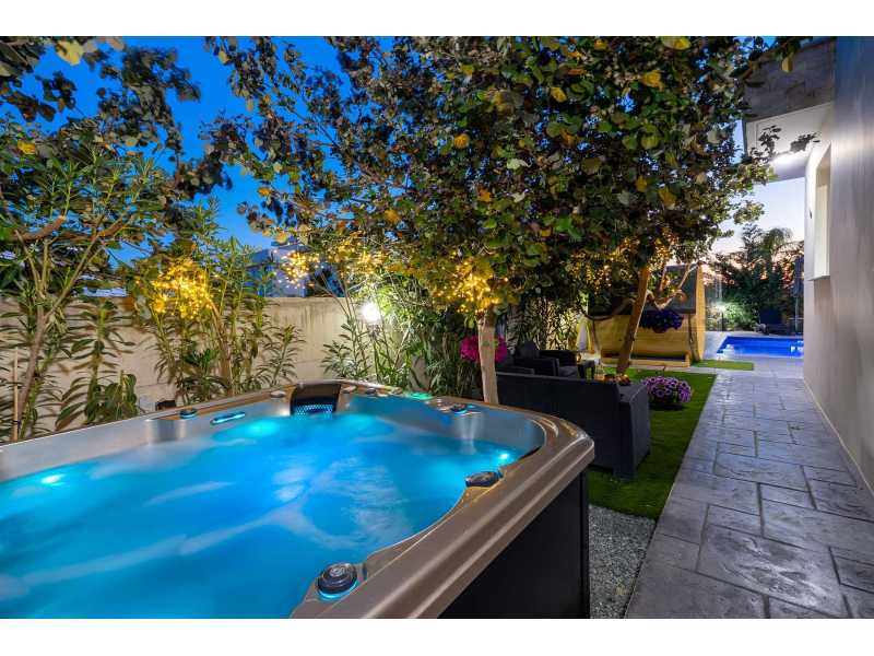 Luxury villa for long term rent