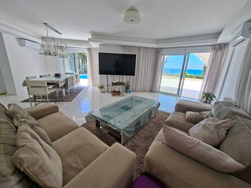 Sea front villa for long term rent