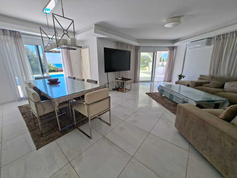 Sea front villa for long term rent