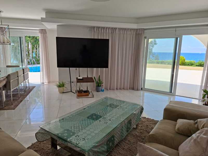 Sea front villa for long term rent