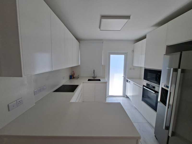 Sea front villa for long term rent