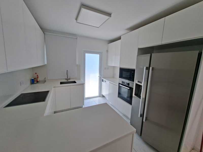 Sea front villa for long term rent