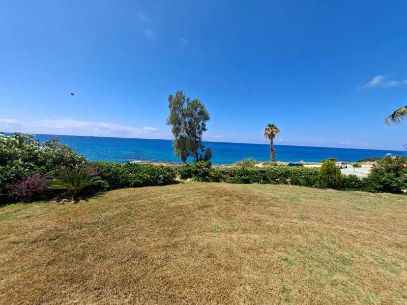 Sea front villa for long term rent