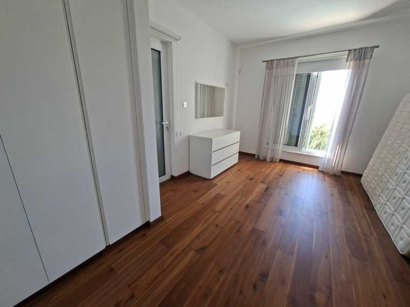 Sea front villa for long term rent