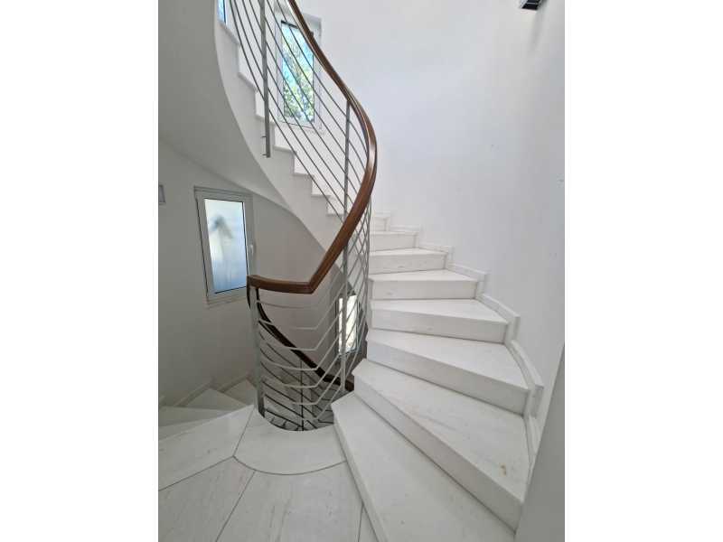 Sea front villa for long term rent