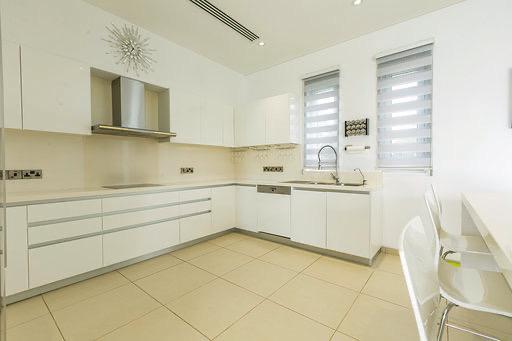 Stunning Modern Villa in Agios Georgios for Long-Term Rent