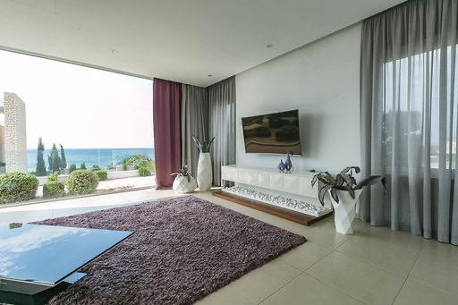 Stunning Modern Villa in Agios Georgios for Long-Term Rent