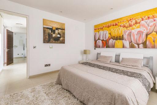 Stunning Modern Villa in Agios Georgios for Long-Term Rent