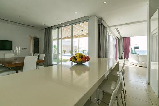 Stunning Modern Villa in Agios Georgios for Long-Term Rent