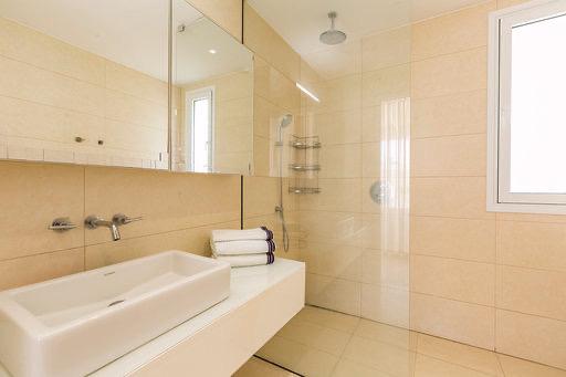 Stunning Modern Villa in Agios Georgios for Long-Term Rent