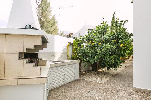 Stunning Modern Villa in Agios Georgios for Long-Term Rent