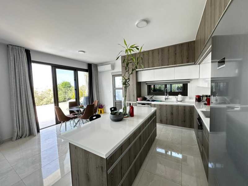 Modern villa in Kissonerga