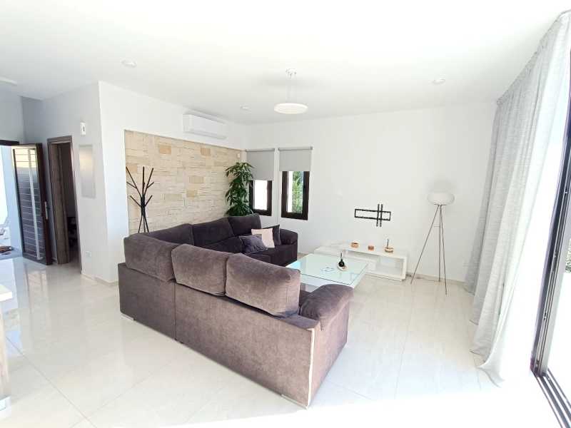 Modern villa in Kissonerga