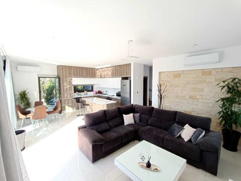 Modern villa in Kissonerga