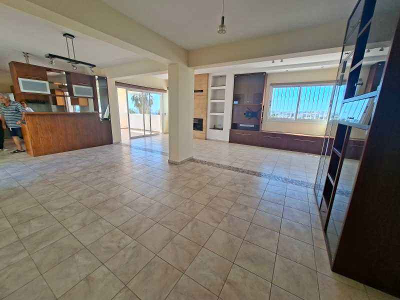 Spacious Topfloor apartment