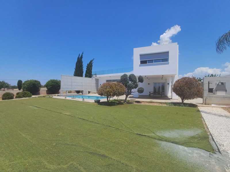 Modern villa for long term rent in Anarita