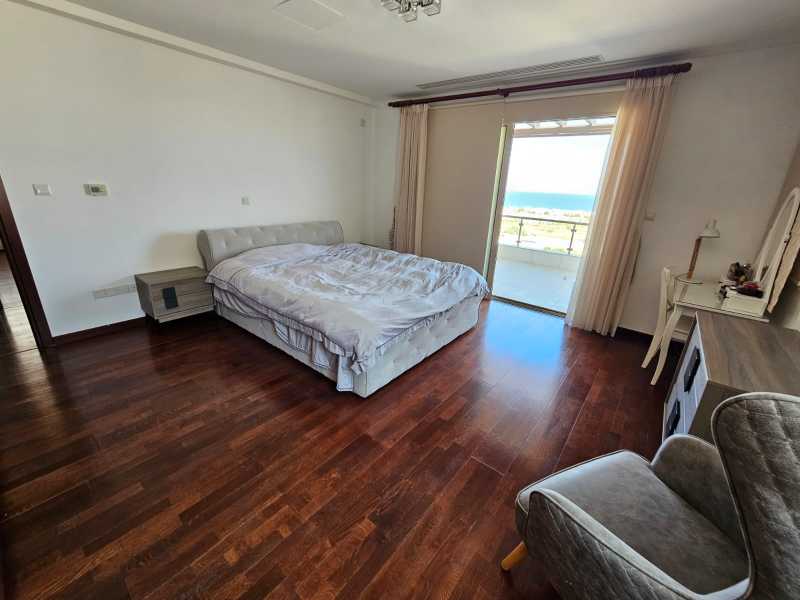 Detached villa for long term rent