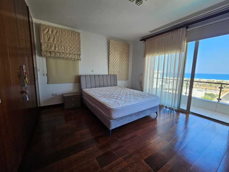 Detached villa for long term rent