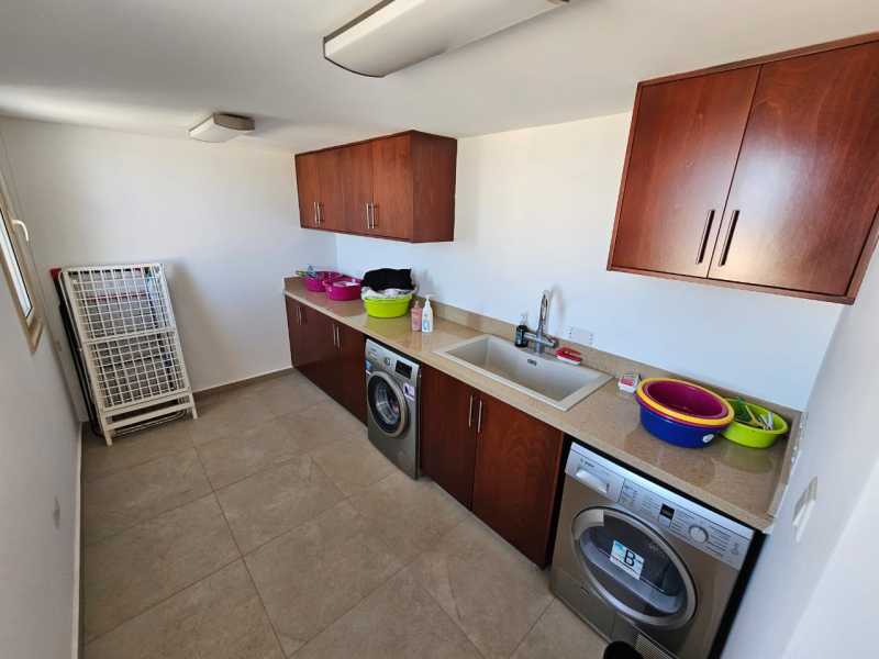 Detached villa for long term rent