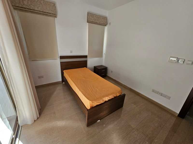 Detached villa for long term rent