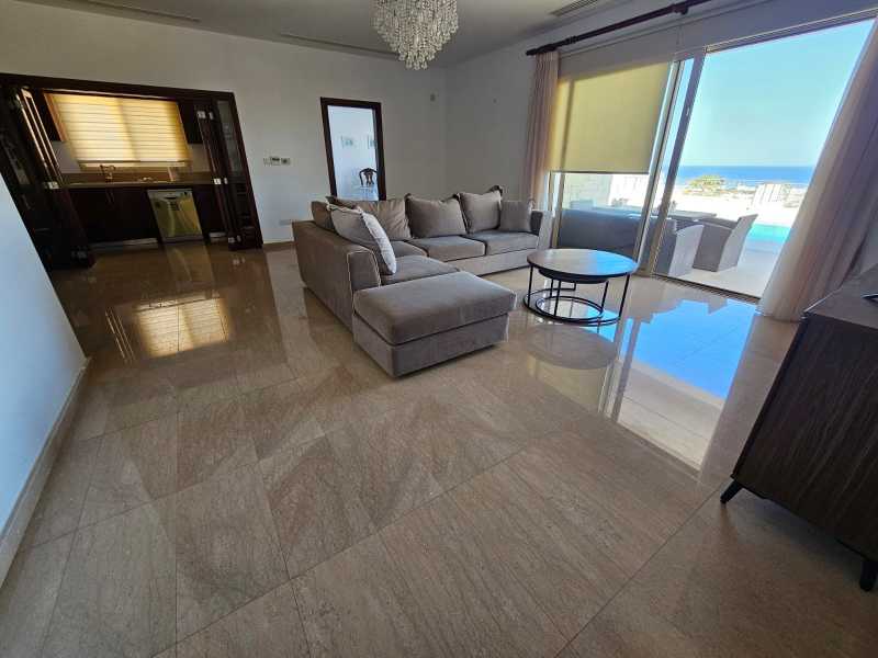 Detached villa for long term rent