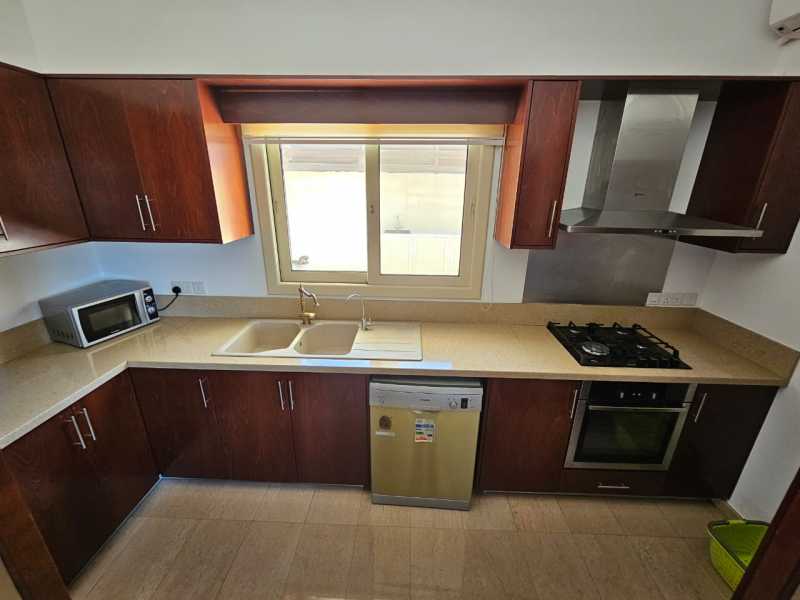 Detached villa for long term rent