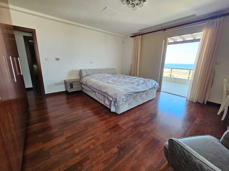 Detached villa for long term rent