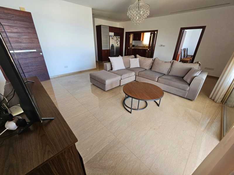 Detached villa for long term rent