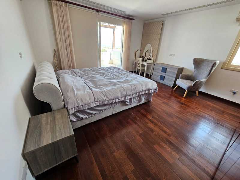 Detached villa for long term rent