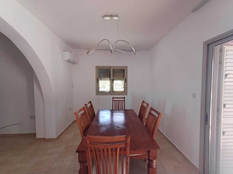 Spacious four bedrooms villa for rent