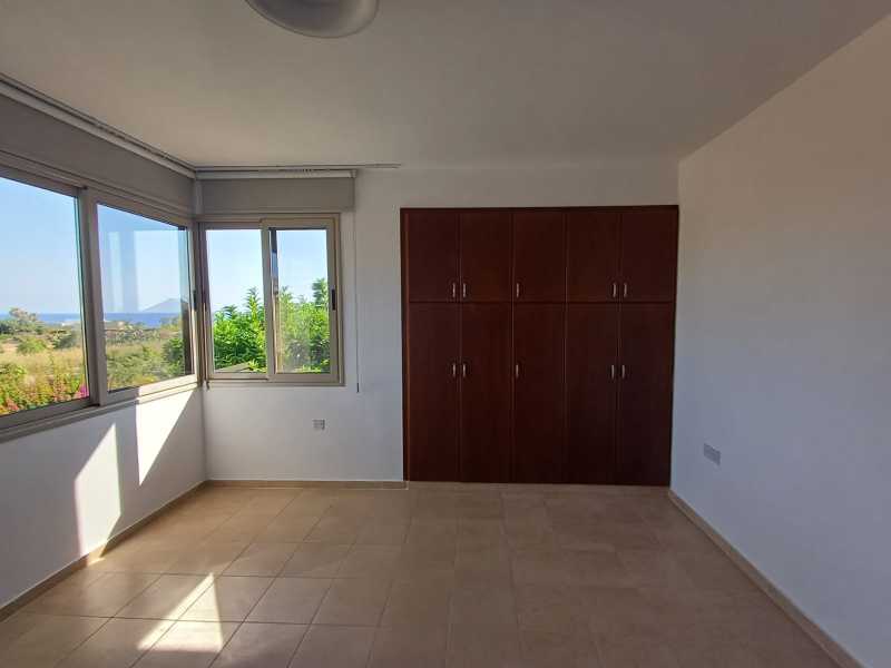 Spacious four bedrooms villa for rent