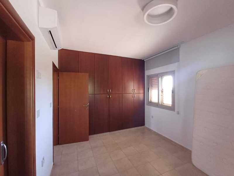 Spacious four bedrooms villa for rent