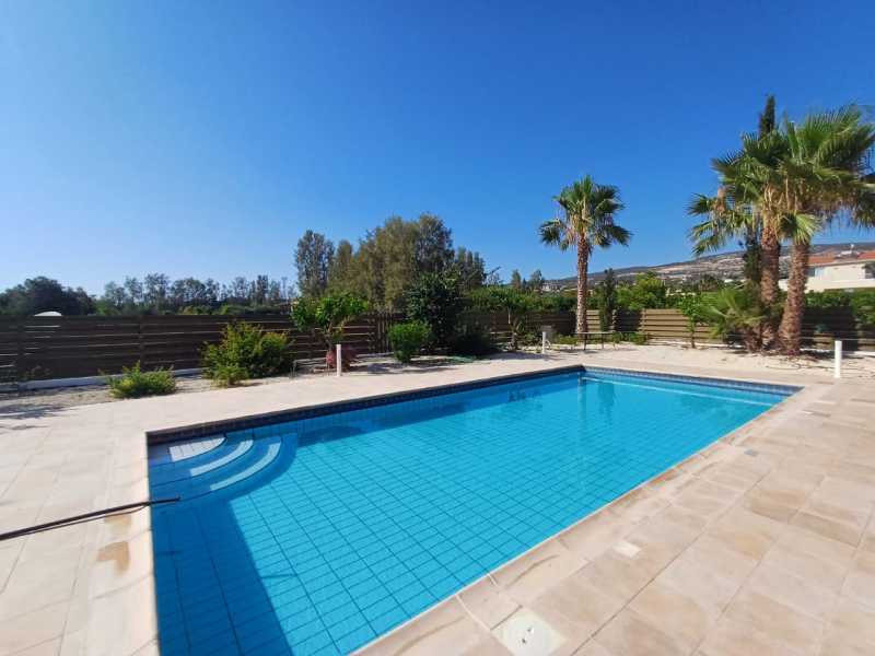 Spacious four bedrooms villa for rent