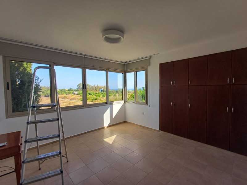 Spacious four bedrooms villa for rent