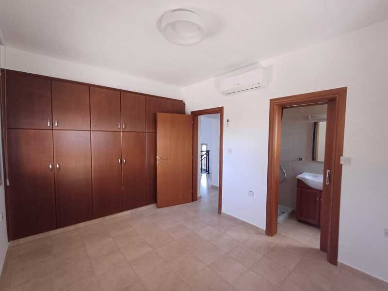 Spacious four bedrooms villa for rent